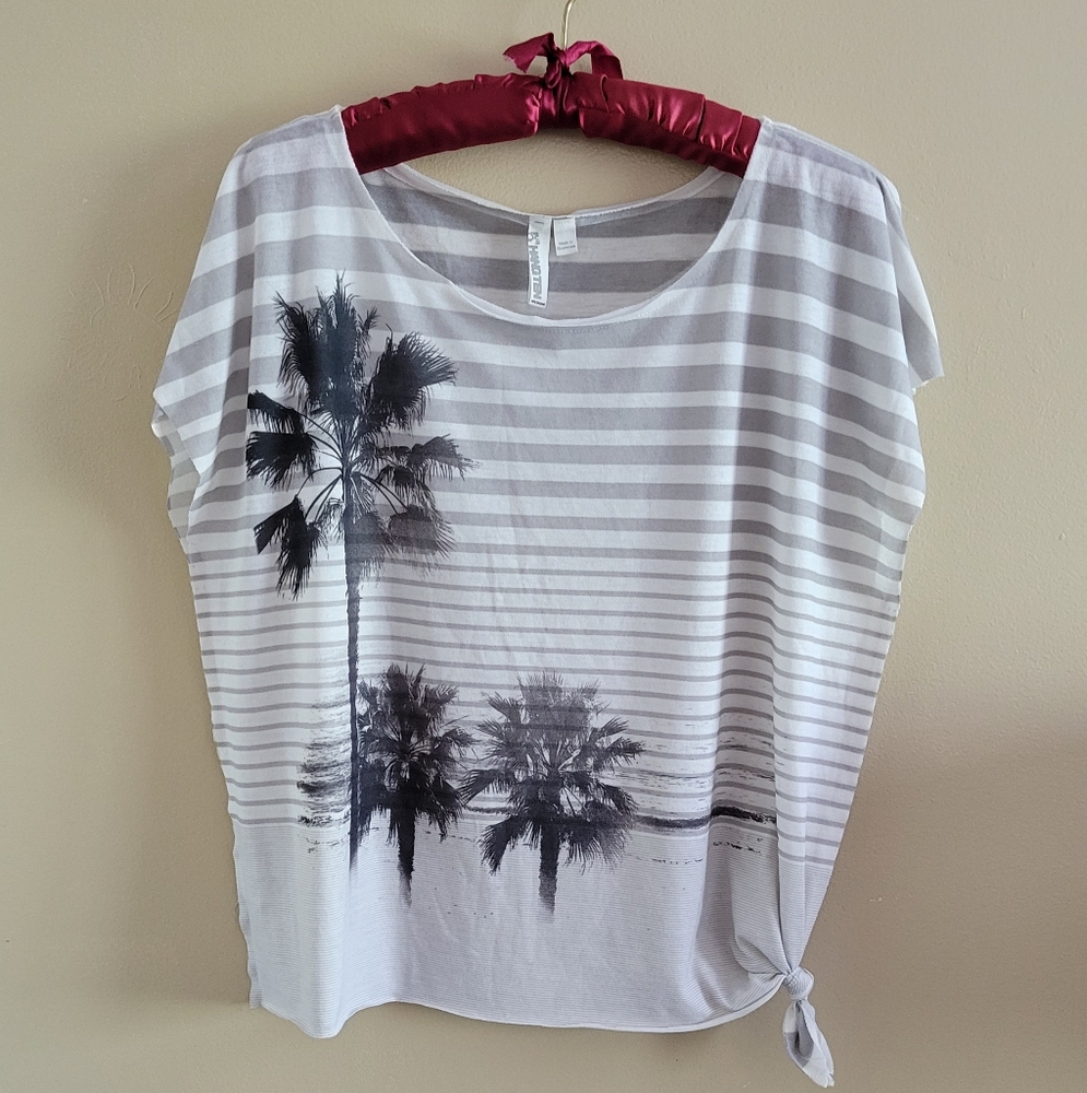 4/$15 SALE Hang Ten | White and Gray Tie Front Relaxed Tee